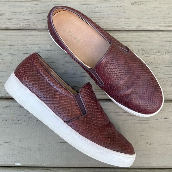 Vionic Midi Snake in Merlot Slip-On Sneaker shoes size 8 - Picture 4 of 15